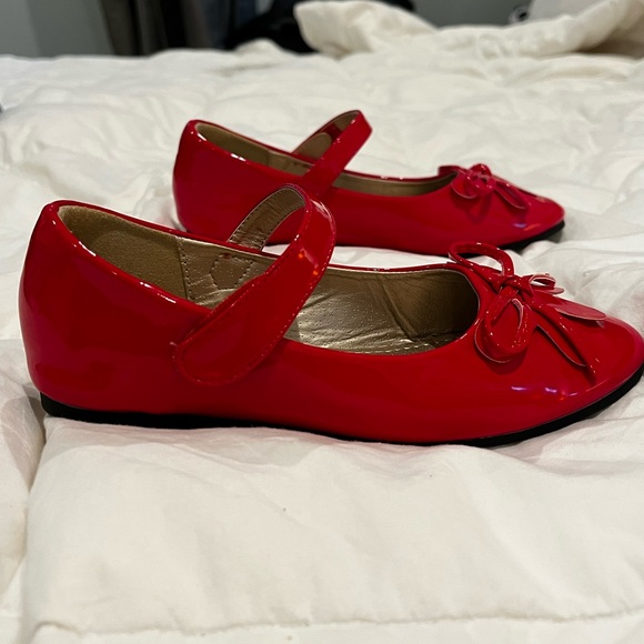 Red Mary Jane flats with bows - Picture 4 of 6